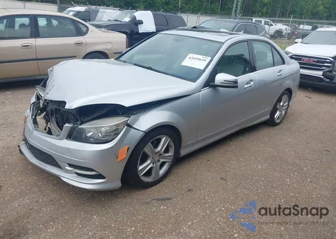 2011 Mercedes-Benz C 300 Luxury/Sport из США, поврежденный, VIN WDDGF5EB5BR140733